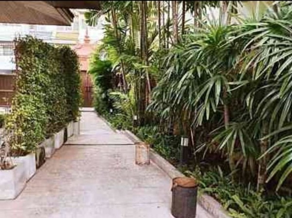 Fully furnished five star house for rent in the heart of Thonglor.